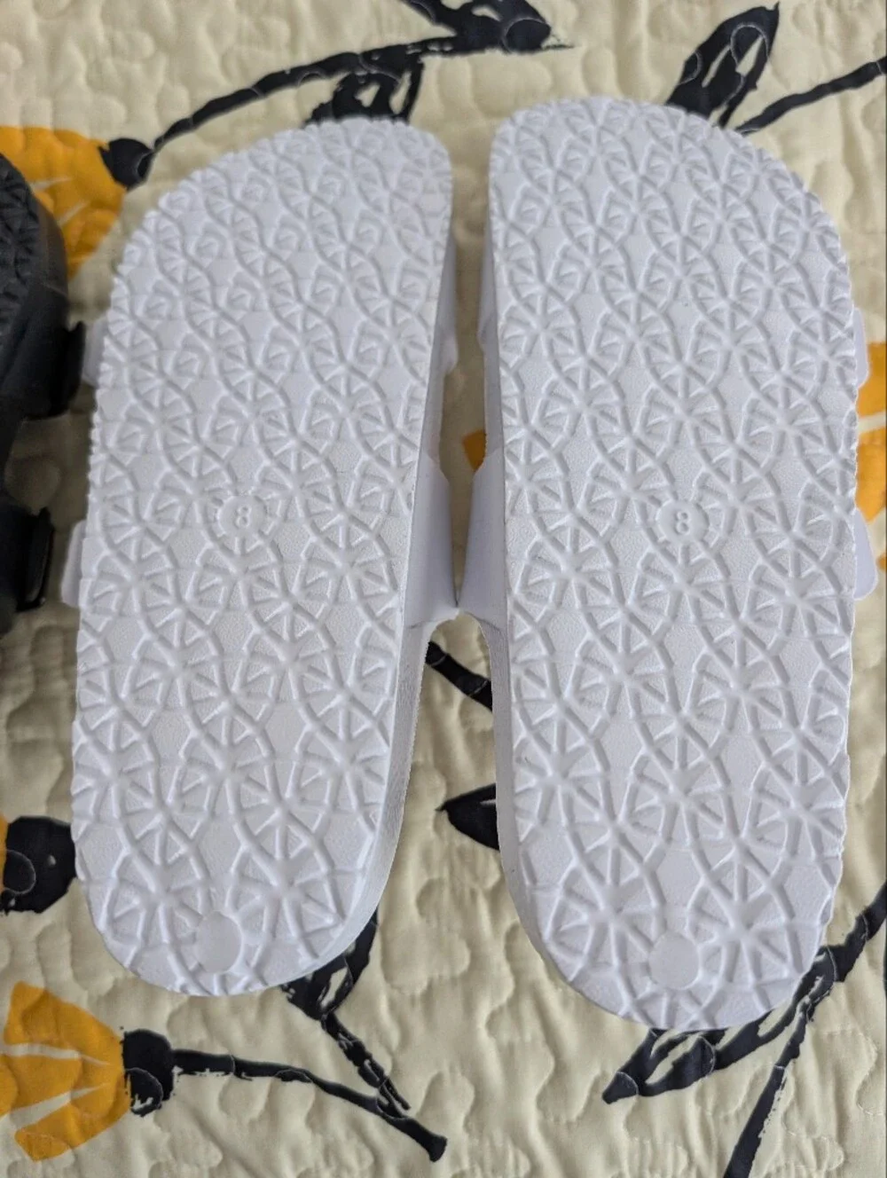 2 Pairs Of Shade & Shore Sandals